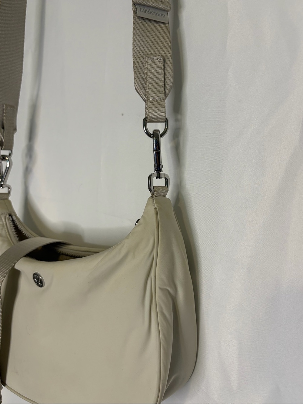 lululemon athletica Cream Crossbody Bag​ - Picture 2 of 11